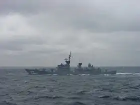 2000年自衛隊観艦式にて。FRAM改修後の艦影であり、就役時とは各種装備が異なる。