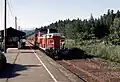 50系客車をけん引するDD51形ディーゼル機関車（1987年 上野尻駅）