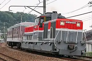マニ50 2186を牽引するDE11 2001(2019年6月 片倉 - 八王子みなみ野間)