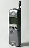 三菱の携帯端末の特徴の一つ・フリップ式筐体『DP-222』（1997年）
