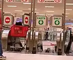 カート用エスカレーターの上り口と下り口