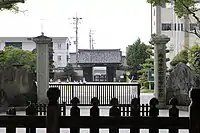 三門より総門を望む