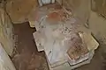 玄室内の刳抜式家形石棺