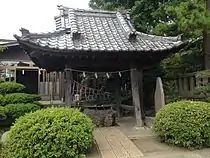手水舎、この建物はかつて鐘楼であった