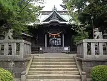 狛犬と拝殿