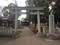 境内入口の鳥居と社号標