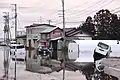 津波により冠水した車両と家屋（赤井地区）2011年3月13日撮影