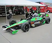 特殊な車の一例、サーキットで競走するためのレーシングカー。