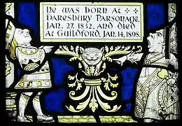 チェシャー州ダーズベリー(フランス語版)のオールセインツ教会 (en:All Saints' Church, Daresbury) を飾るステンドグラスの一部分。作者が生まれたこの町の教会堂にあるステンドグラス窓はキリストの降誕を描いているが、最下段の枠で『不思議の国のアリス』の登場キャラクター達を採り上げており、チェシャ猫が中空に頭だけで現れたシーンを描いているこの部分もそのうちの1図である。