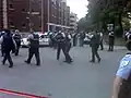 警察によりカレッジ周辺を封鎖された。