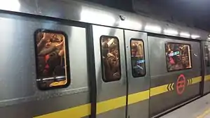 レッドラインの車両