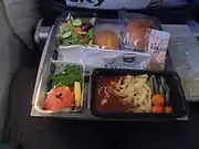 デルタ航空、成田発シアトル行きの1回目のエコノミークラス機内食(2017年5月)