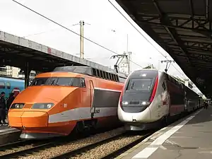 パリ・リヨン駅に停車中のTGV