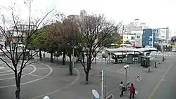 バスが発着する北側駅前広場