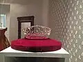 台座の上に飾られたティアラ