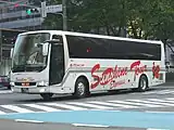 サンシャインツアーのツアーバス（三菱ふそう・エアロエース、ダイヤモンド観光バス運行）
