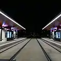 相対式ホーム（Dickson Interchange）（2020年撮影）
