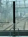 JR東日本E257系の乗務員室内に設置されたアンテナ。