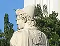 ローマのカンピドリオの古代末期の巨像に確認される通り、ピレウスは特に ディオスクーロイと関連付けられる。