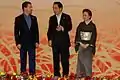2010年日本APECでドミートリー・メドヴェージェフ大統領と並ぶ菅直人総理と伸子夫人、2010(平成22)年11月3日