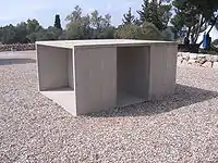 ドナルド・ジャッド作『無題(Untitled)』1991年。エルサレムのイスラエル博物館美術館の庭