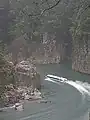 瀞峡を進む遊覧船