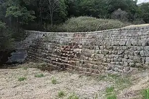 堂々川3番砂留。構造は3形式。表面上は2形式と変わらないのがわかる。