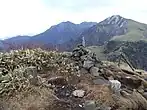 頂上より石鎚山を望む