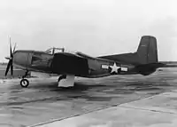 真横からのBTD-1（BuNo.04963）XSB2Dに比べ後部の防御機銃と後部座席がないことがわかる