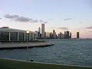ダウンタウンを遠景に