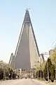 建設中断時の柳京ホテル（2005年4月）