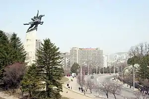 千里馬像