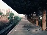 ホーム北側から大船方面を見る