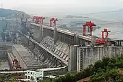 三峡ダム（中国）高さ185m