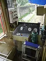 SK200形の運転席