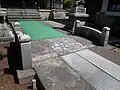 境内を横切る黒田用水に架かる橋