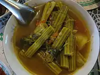 ビルマ料理チンイエーに使われているワサビノキの果実