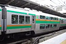 サロE230形（1047号車）