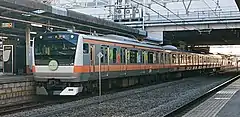 E233系 東京アドベンチャーライン ラッピング電車（拝島駅）