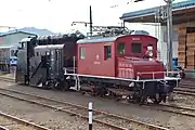 ラッセル車キ100形を連結して留置中のED33形（2017年撮影）