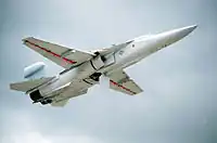 機体下方より