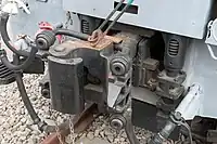 EF65(F形)の空気管付き密着自動連結器