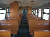 車内(木製ボックスシート)