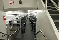 1階へ向かう階段付近