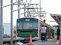 烏山駅で充電中のEV-E301系。