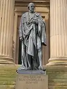 リヴァプールの聖ジョージ・ホール（英語版）にあるディズレーリ像