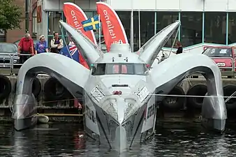アースレース(三胴式の速度記録挑戦船)