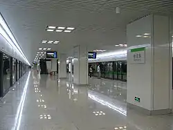 プラットホーム