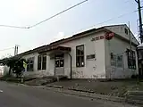 塗装変更前の駅舎(2004年7月)
