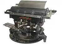 A・B・ディック社が1888年に特許を買い取って開発した「タイプライター用原紙」の関連商品として発売したエジソン=ミメオグラフタイプライター1型(1892年発売)